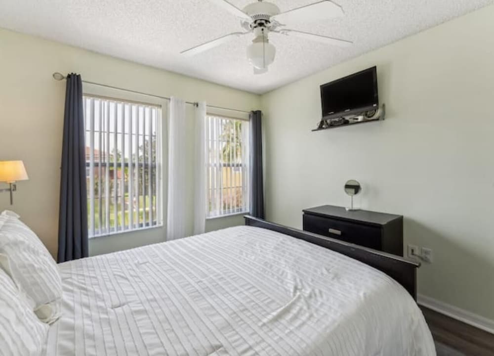 Beautiful Townhome at Lake Barkley With Pool View!