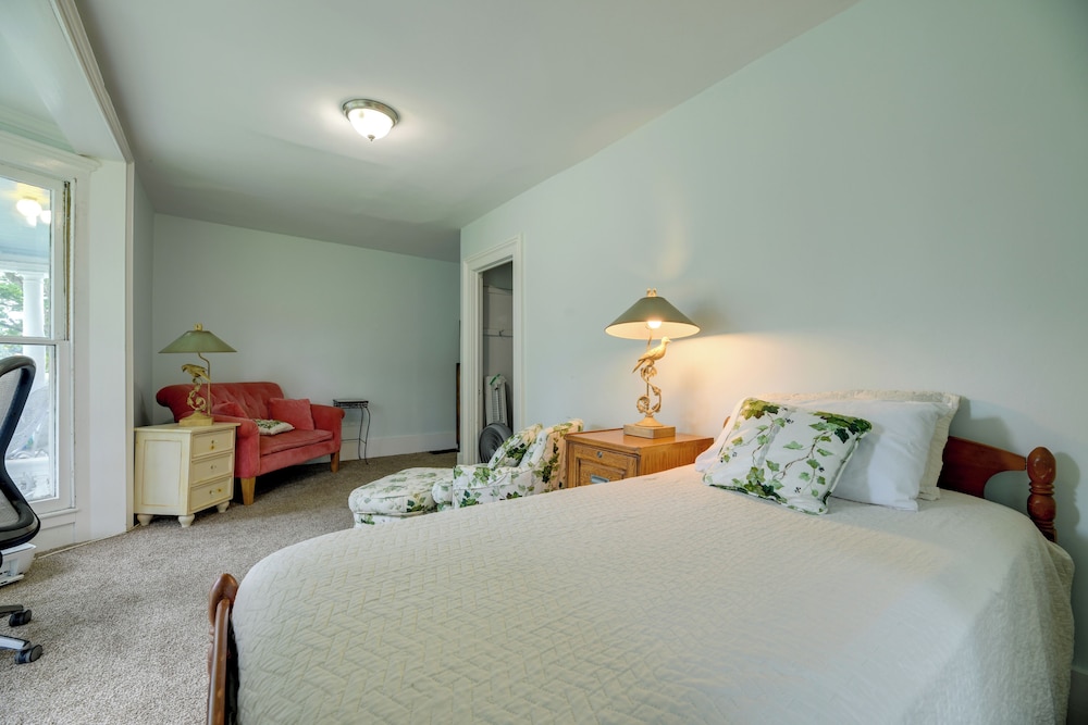 Historic Vineyard Farmhouse w/ Views of Lake Erie! view 5