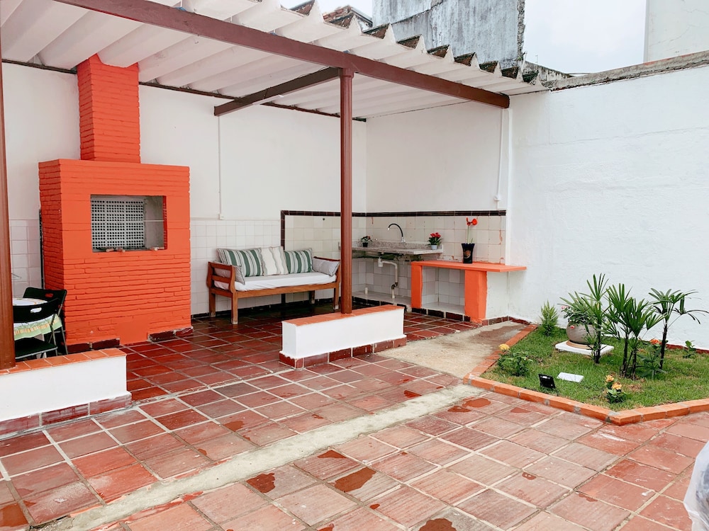 Hotel Casa de Praia Guarujá 180 metros do Mar - Image 1