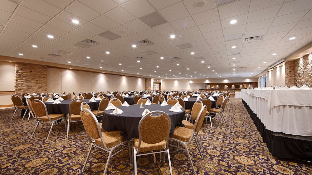 Crossroads Hotel and Event Center