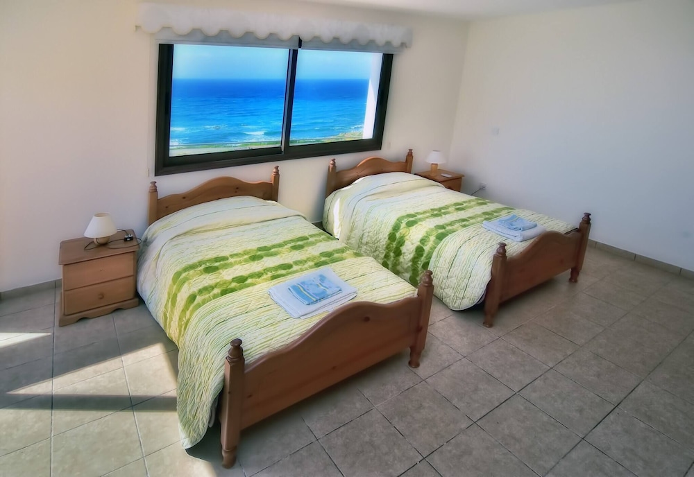 Villa Only 50m To The Sea, Sleeps 12, Polis