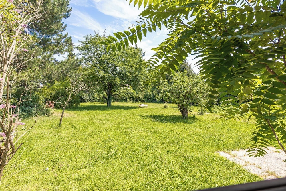 Cozy House Terrace &Garden Sleeps 34