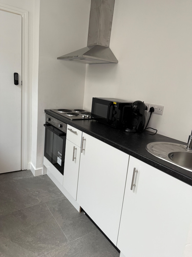 Lutom 2 Bed Flat - 1 With Sofa bed Sleeps 4