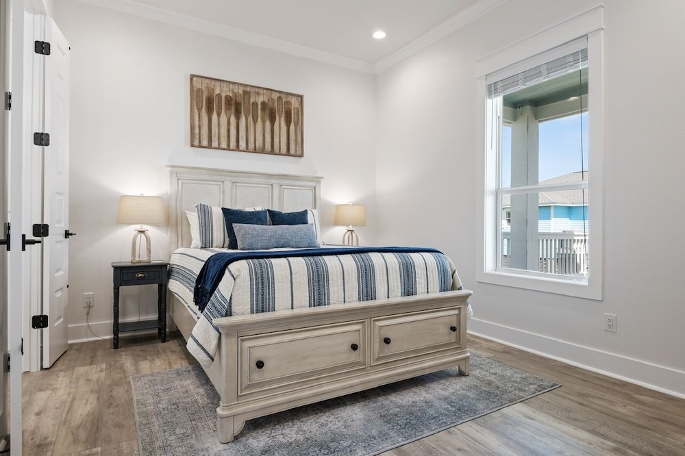 Pearl's Paradise 4 Bedroom Home by RedAwning view 2