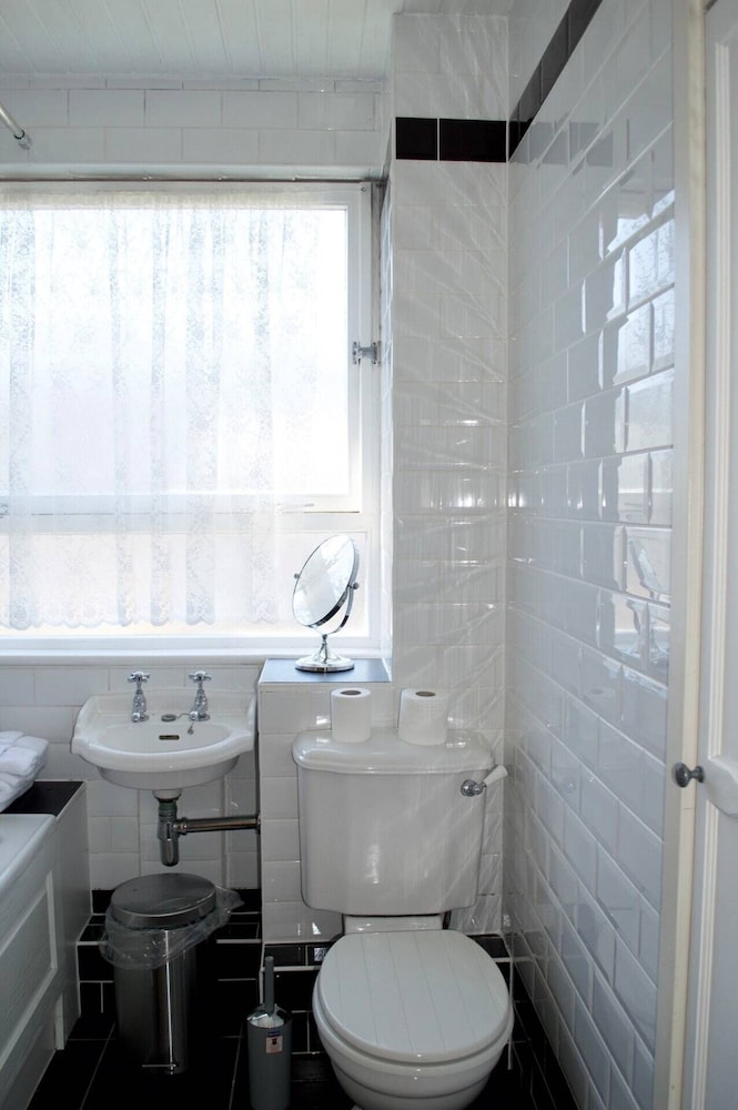 Central and Spacious Flat - Royal Mile view 5