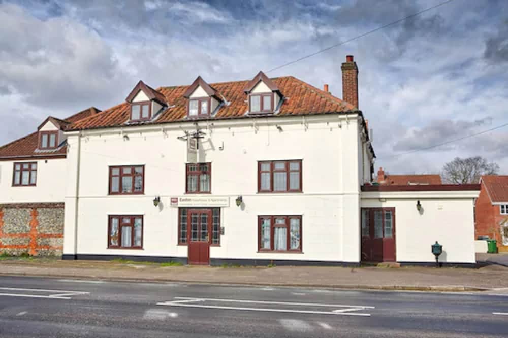 Hotel Easton Guest House - Image 1
