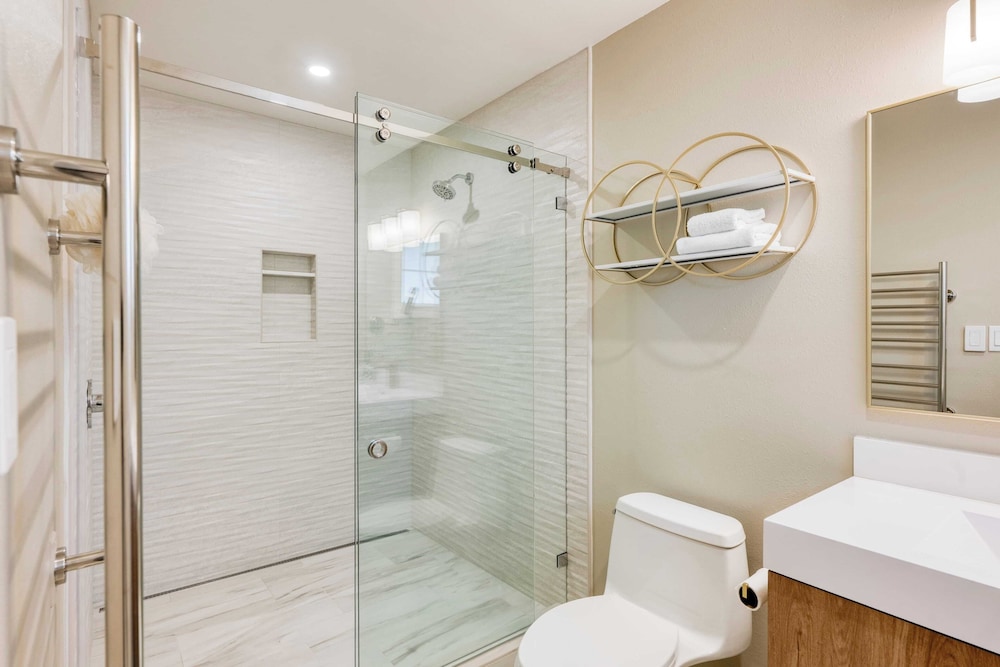 Pool + Hot Tub + Firepit + Game Room Minutes From Sebastopol & Russian River Baker Lane Retreat