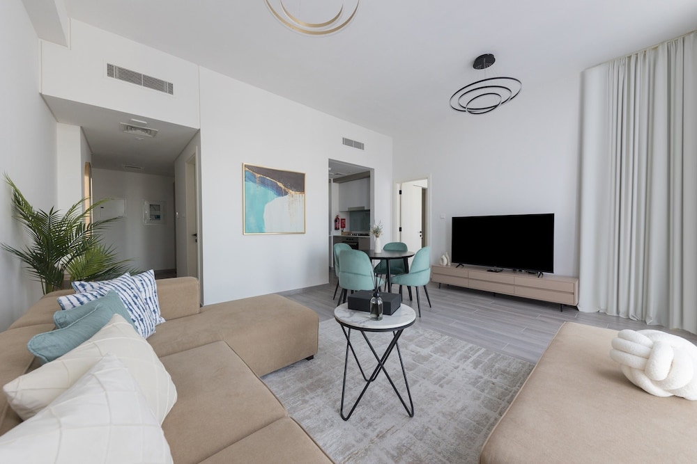 Fresh And Quiet 1BR at Noor 4 Tower