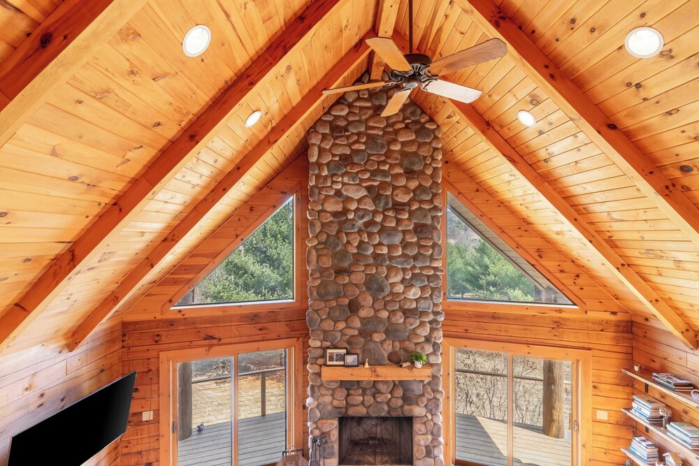 Secluded w/ Deck Views, Hot Tub, & Ping Pong Hudson in the Berks by Avantstay