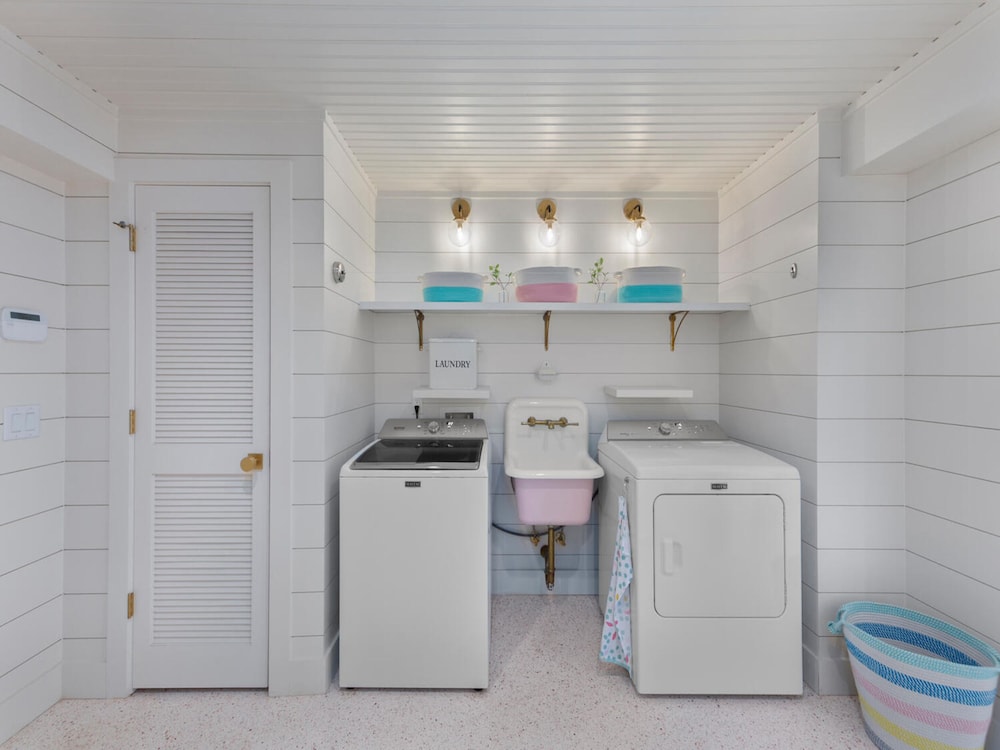 Ocean Paradise by Distinctive Beach Rentals