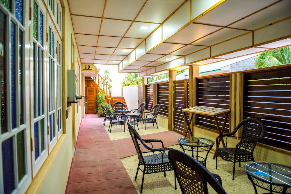 South Ari Inn