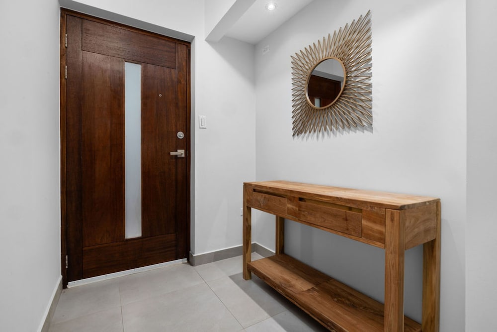 Modern 3br2ba 24 7 Security Pools Restaurant