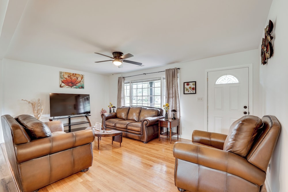 Group Getaway w/ Fenced Yard & Pool Table in Wrens