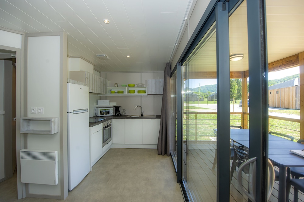 Village vacances Les Lambrilles - Chalets view 3