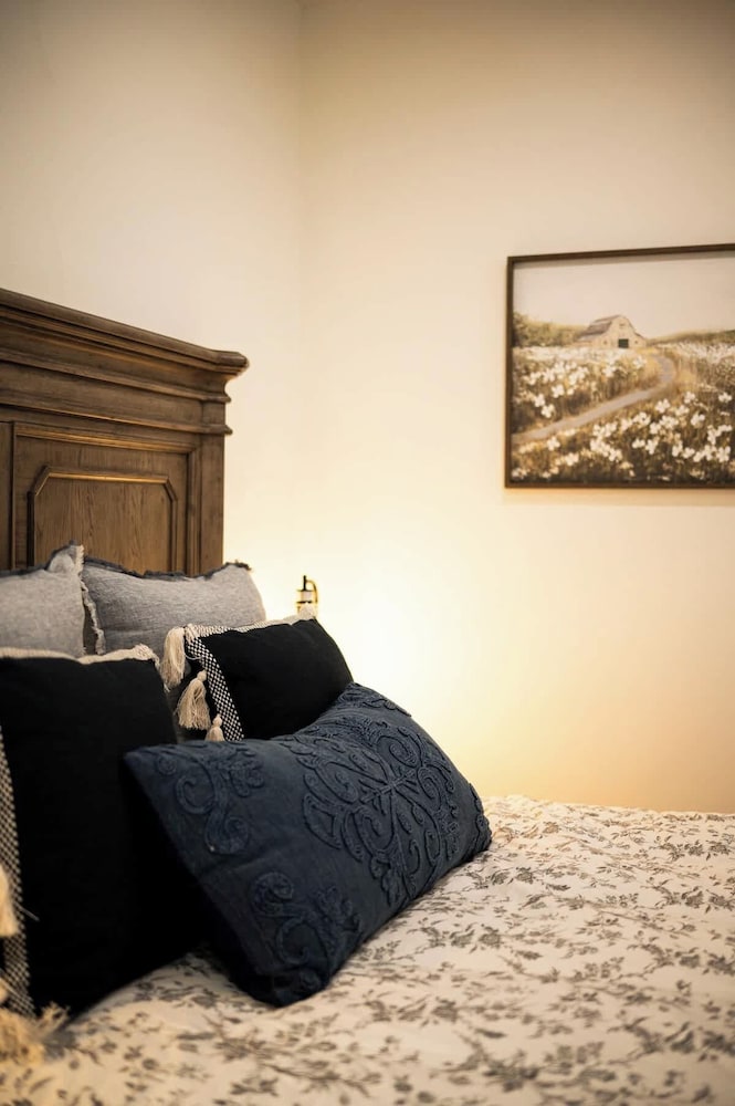 Cozy Retreat Near Downtown Perfect for Families