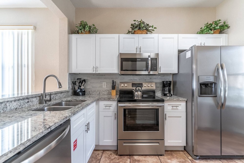402 Regal Palms