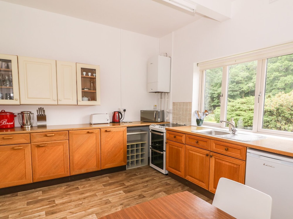 Gardener's Cottage view 5
