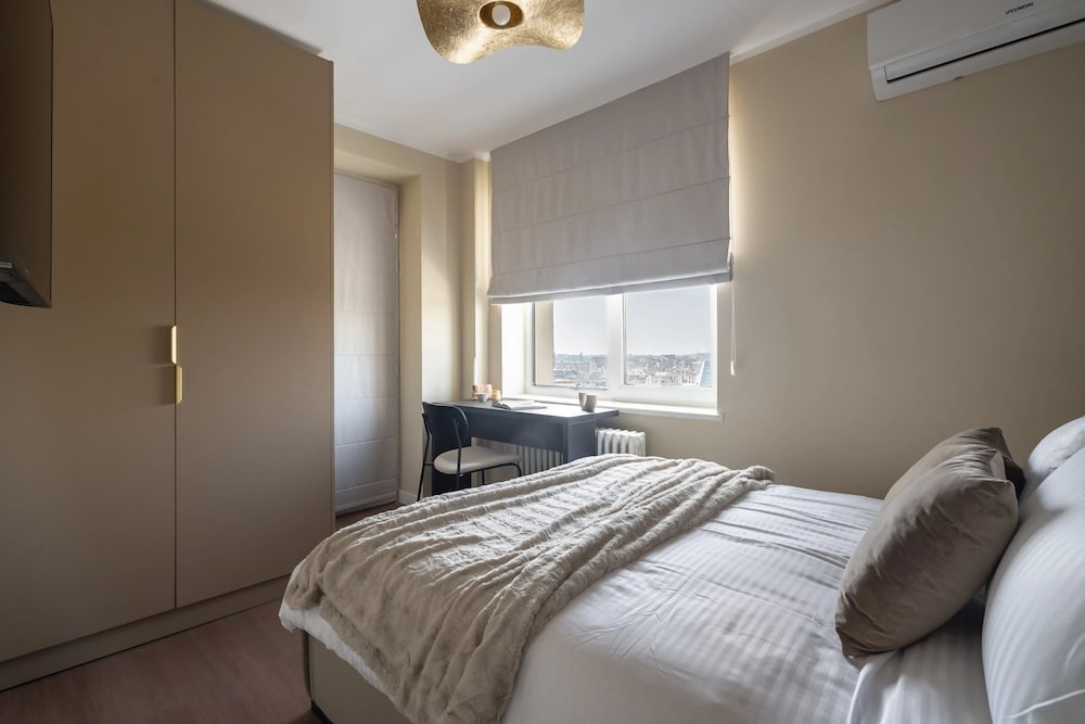 Views of all the Palaces 2BR Stunner