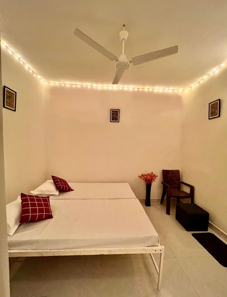 Hostel ivory