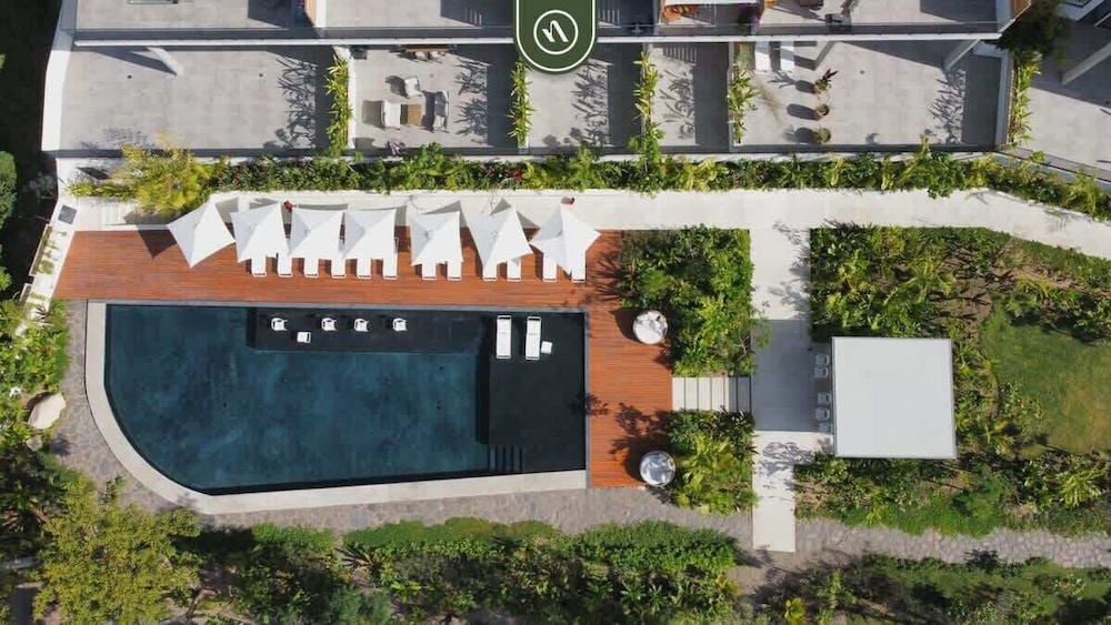 New Studio - King Bed - Pool - Jacuzzi - Gym