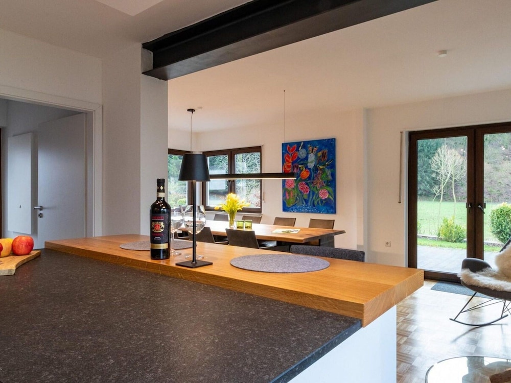 Modernes Split-level Haus Nahe am Hennesee