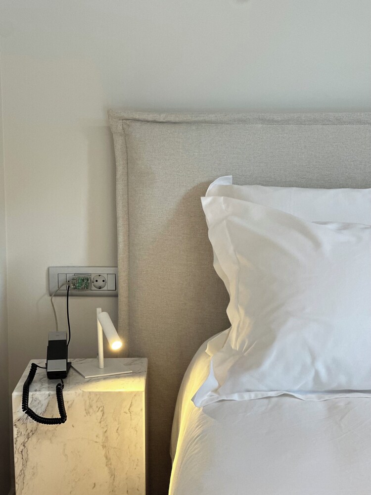 Amalie Suites