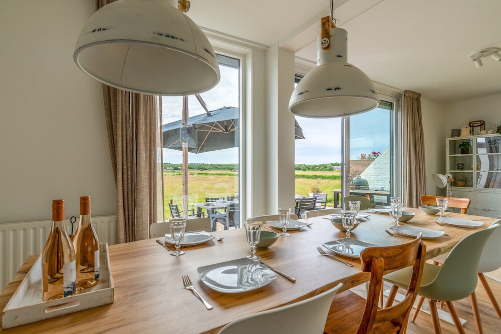 Luxury 10-person Family Villa