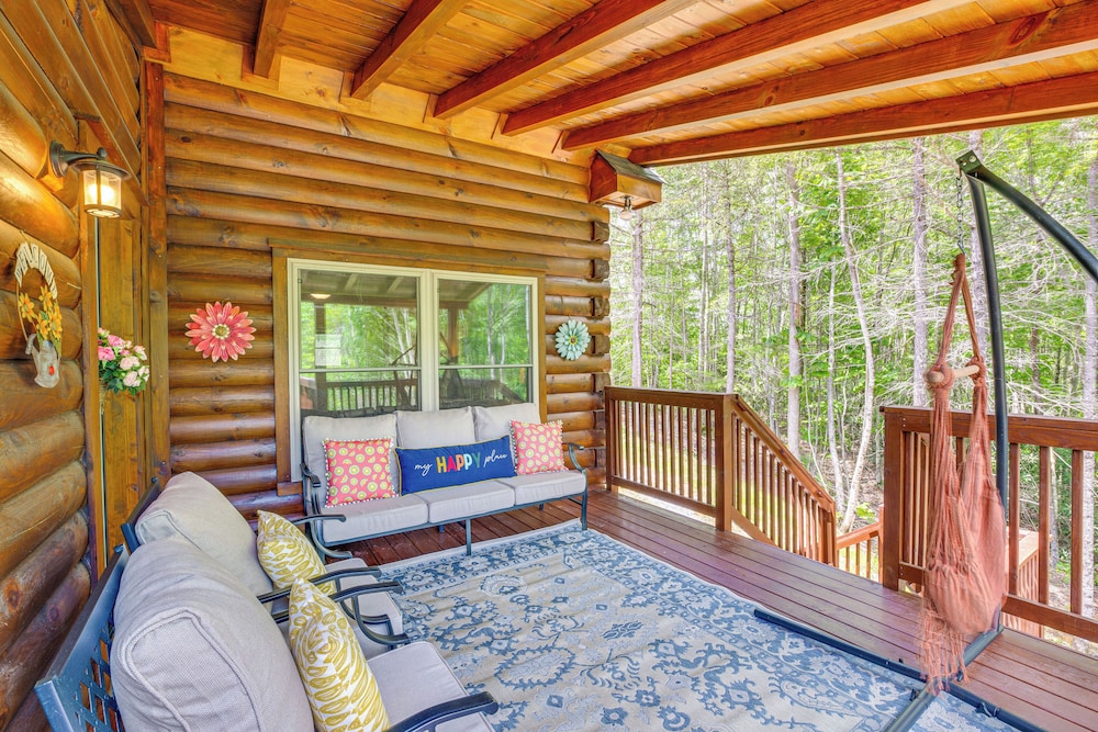 Lakefront Cabin in Elk Park w/ Hot Tub & Mtn Views
