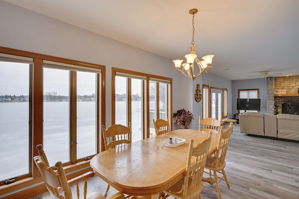 Hot Tub & Dock: Waterfront Lake Hamilton Home