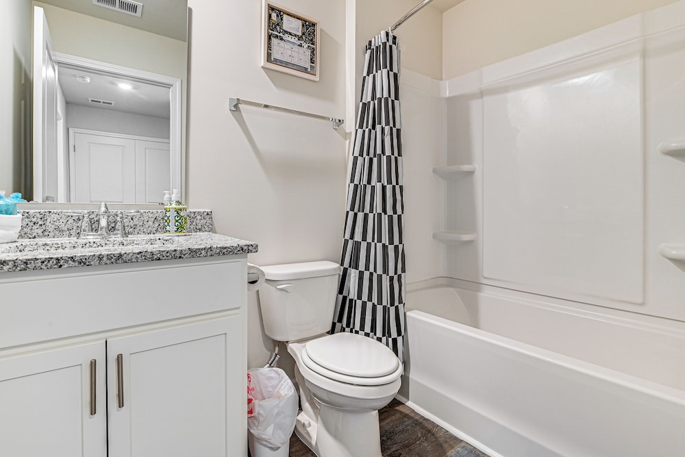 3 Mi to Shore: Family Townhome in Surfside Beach