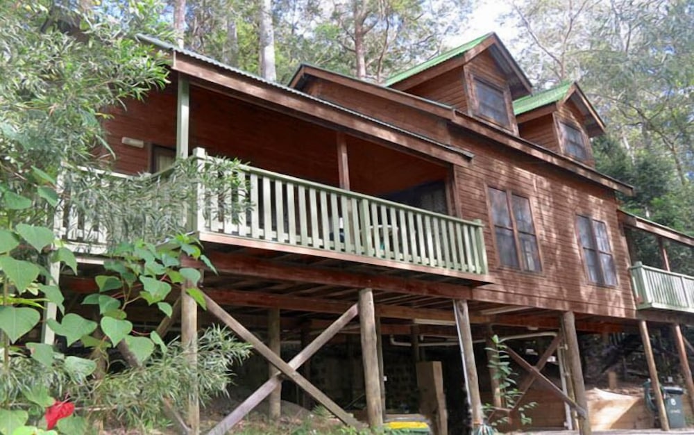 Barrington Wilderness Cedar Lodge Accommodation