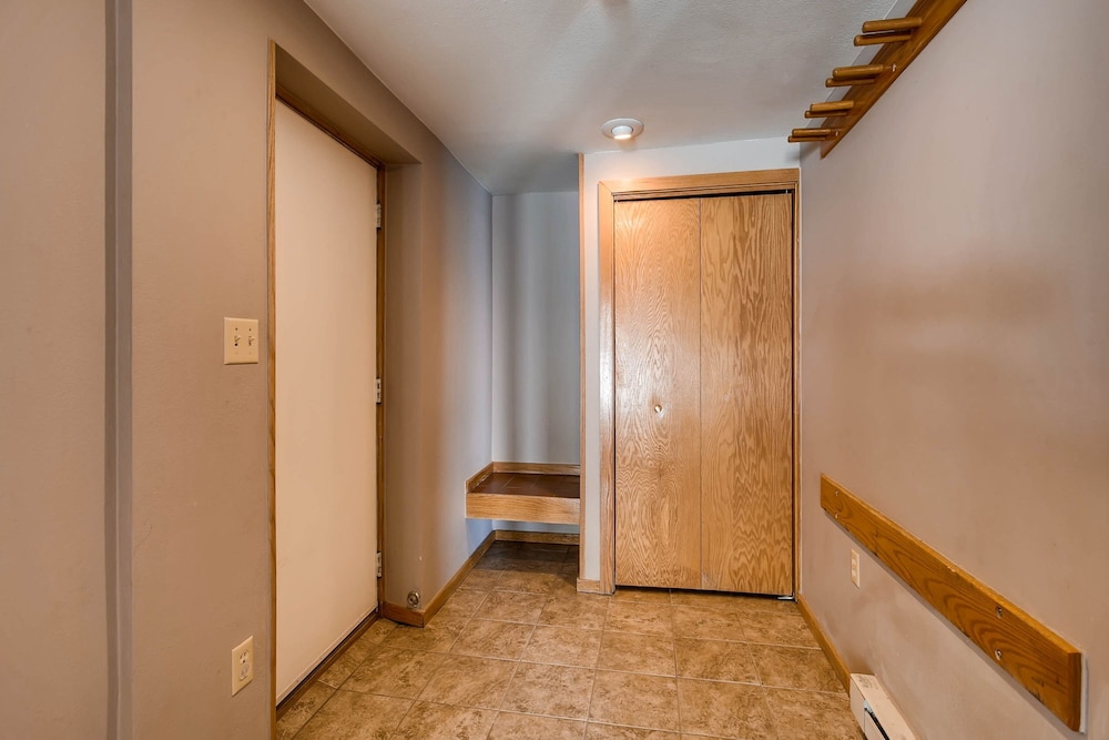 Updated 1 Br - Ski-in/ski-out Access 1 Bedroom Condo - No Cleaning Fee! by RedAwning