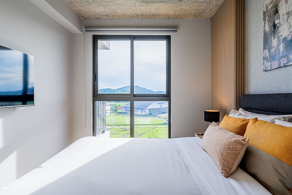 w Elegant 2BR Apartment in the Heart of Centriqo