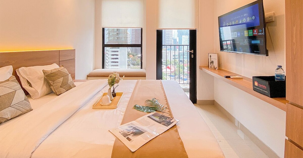 Comfy Studio at Ciputra World 2 Apartment