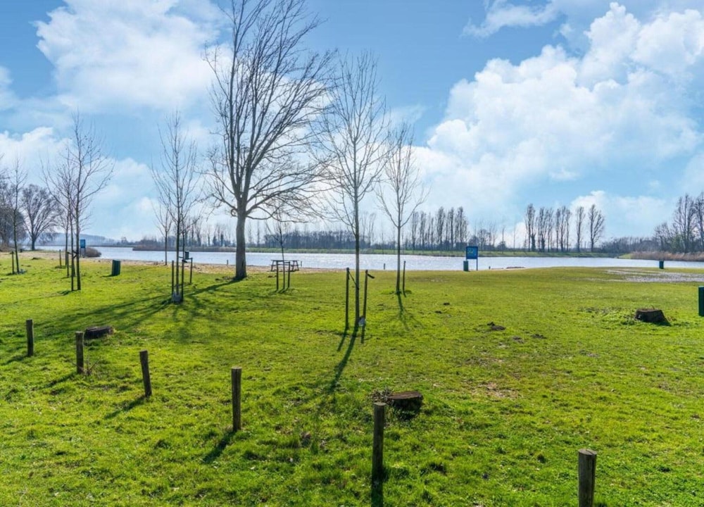 Bungalow in South Holland by the Water