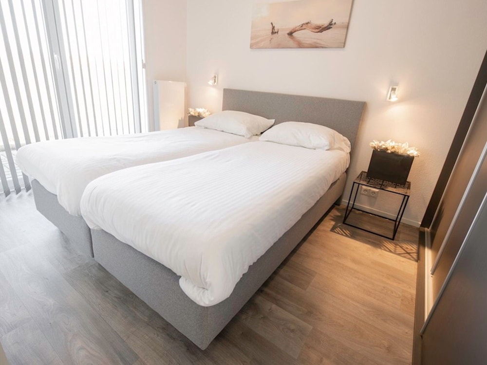 Modern, High-quality Chalet With Wifi Near the Oosterschelde view 2