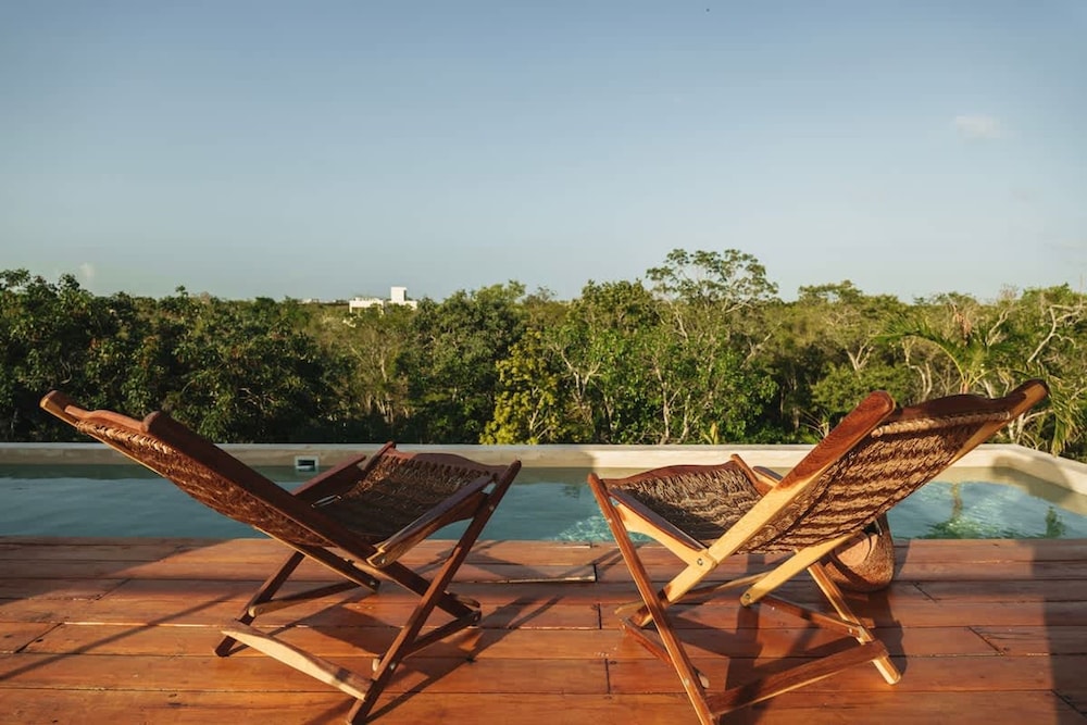 Luxury Jungle Retreat Sleeps 10 Rooftop Pool
