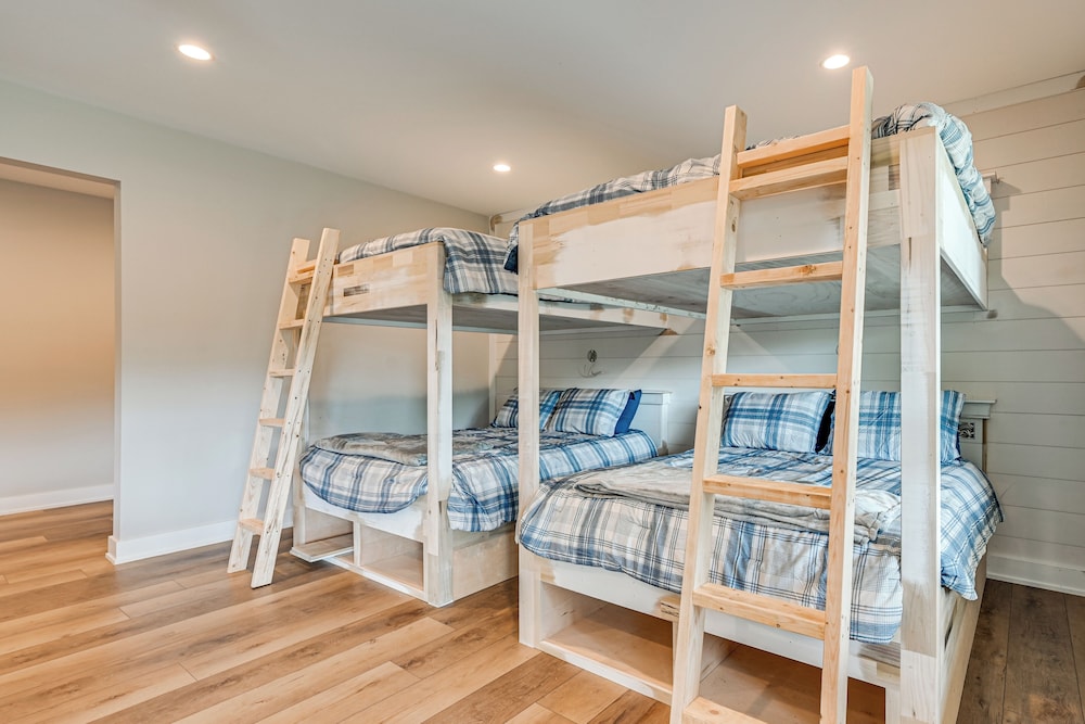 14 Mi to Mammoth Cave NP: Spacious Family Home