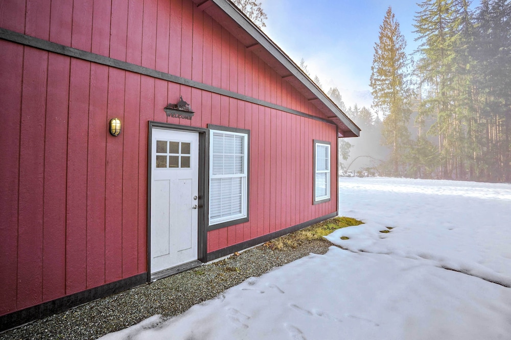 Cozy Darrington Cottage w/ Grill, Near Trails view 2
