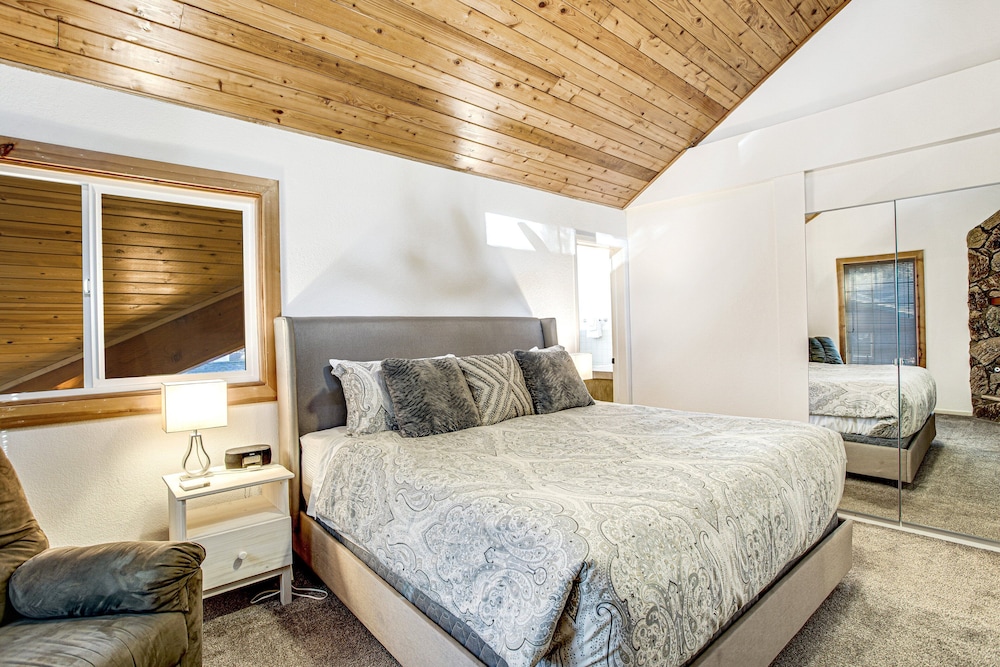 Summit Hideaway #445