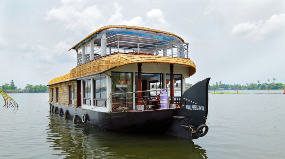 Cosy Houseboats