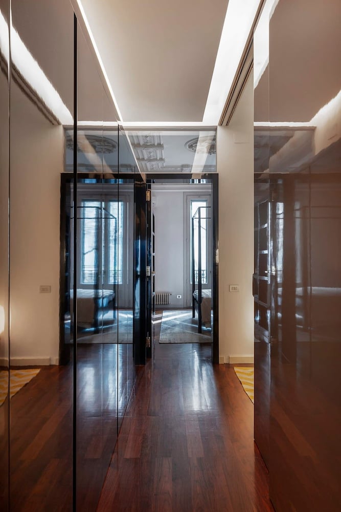 Artist Modernist 3-br Gem Next to Paseo de Gracia