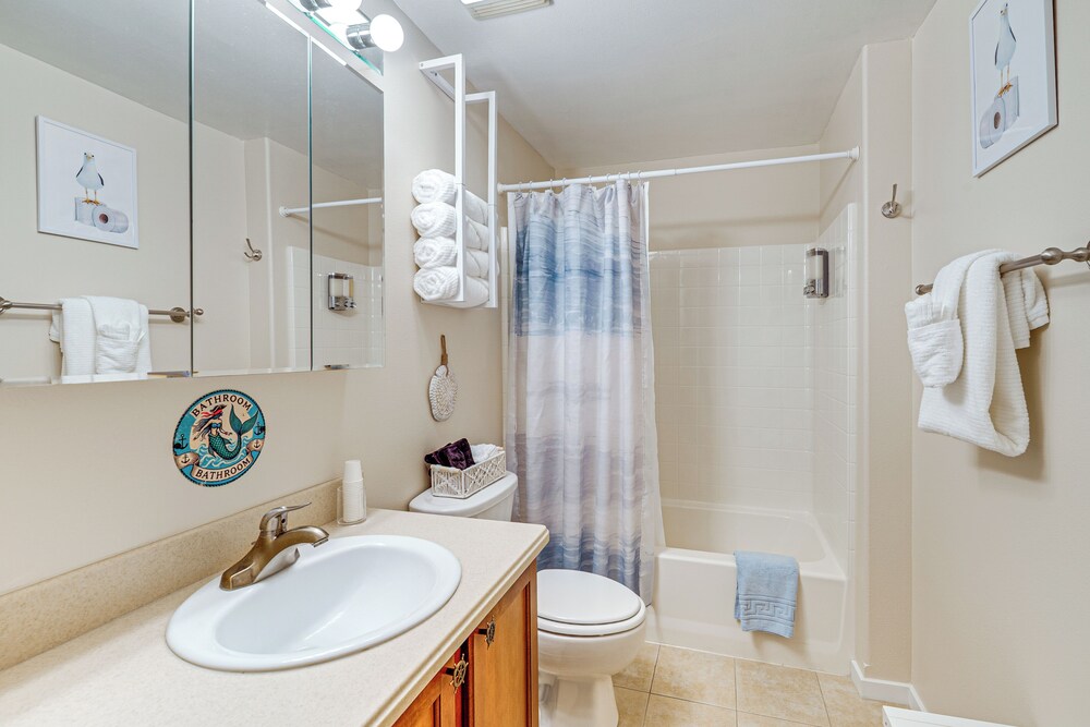 23-mile Canal On-site: Condo in Ocean Shores!