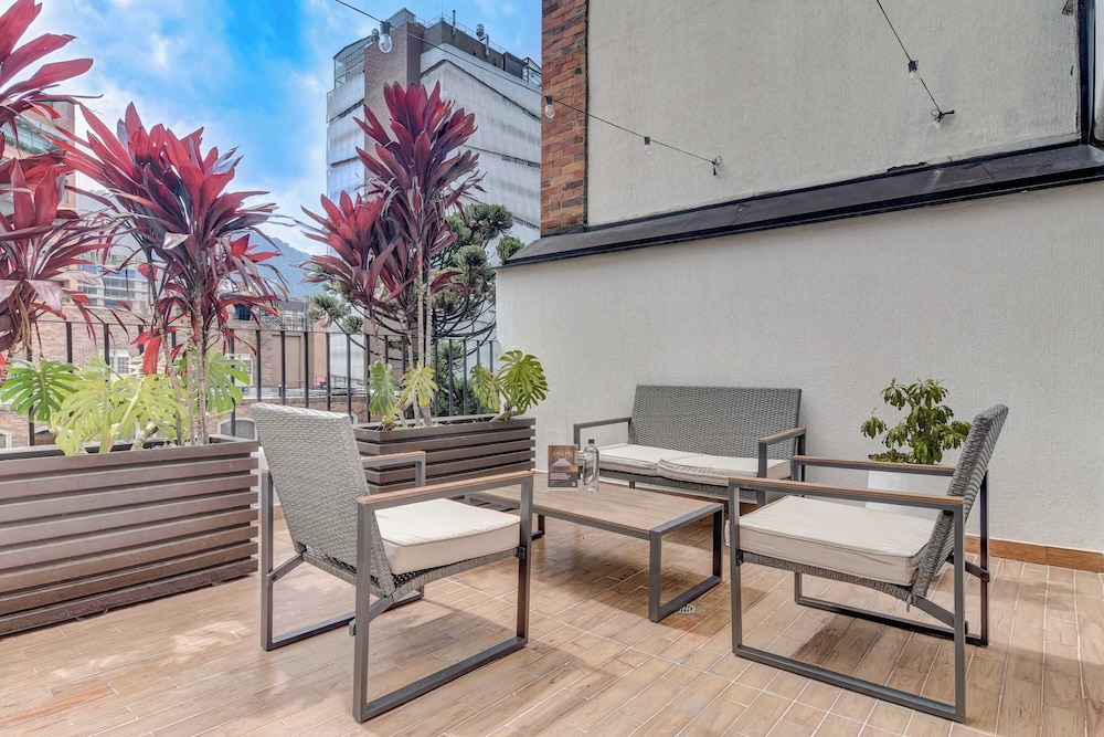 w Delightful 1BR With Terrace in Zona T