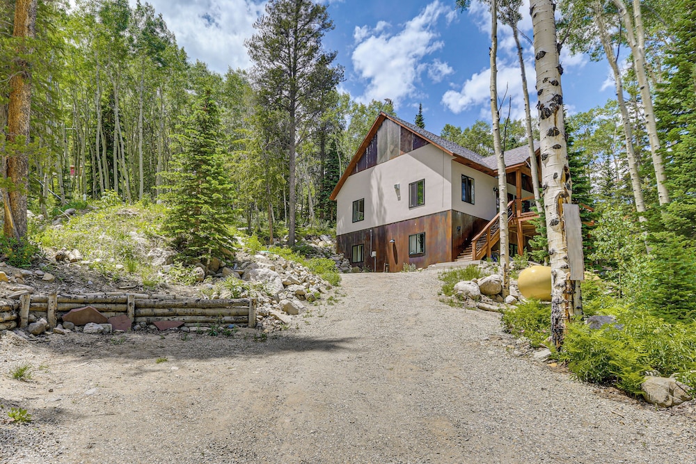 Private Hot Tub & Mountain Views: Duplex in Salida