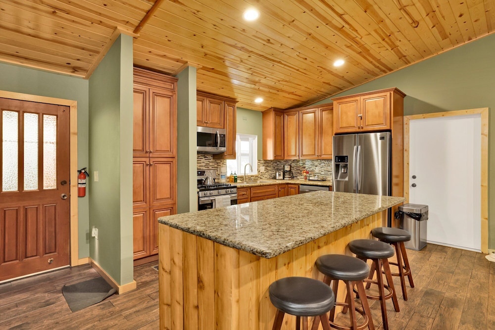 Country Club Cabin #357