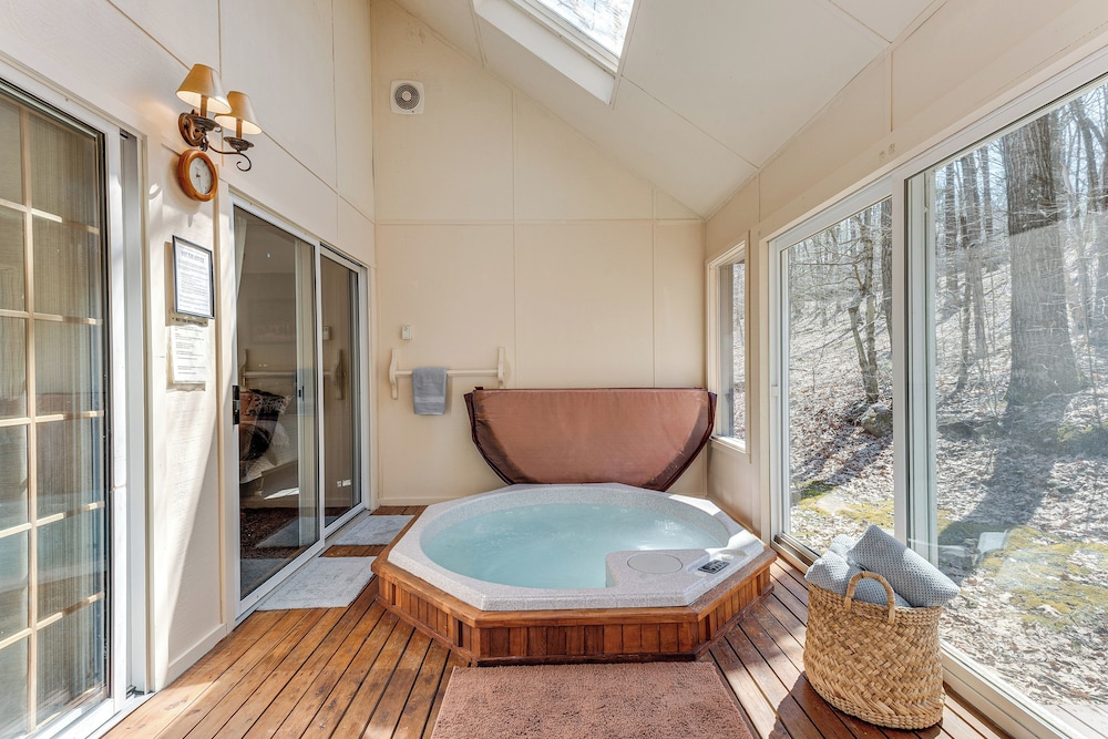 Access to Jack Frost Ski Resort: Home w/ Hot Tub