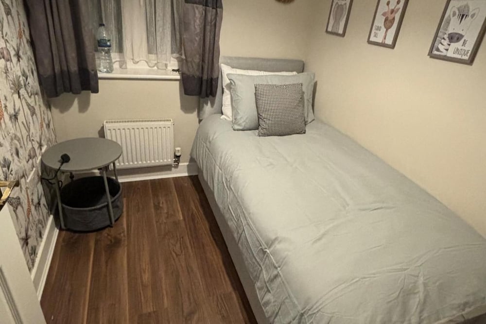 Trowbridge House, Long Stay Disc, Parking, Wifi