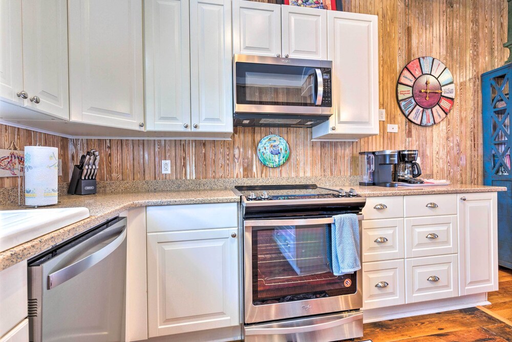 Cottage w/ Porch - 3 Min Walk to Bay St Louis view 3