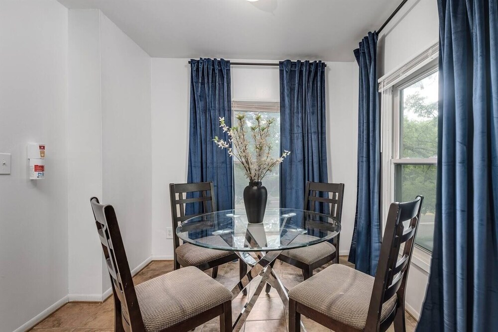 Pet-friendly Furnished Apt Near Emu Free Parking 2 Bedroom Apts